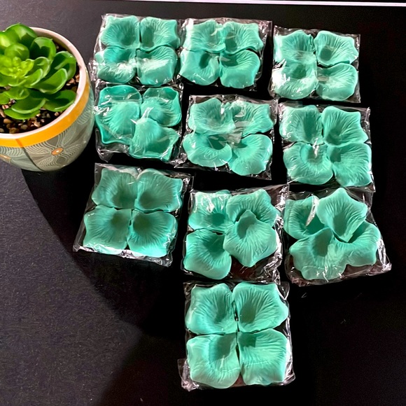 Mint green rose petals for wedd - Picture 1 of 4